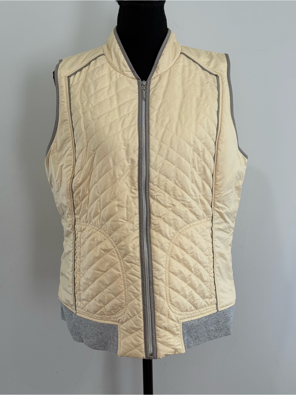 Zenergy by Chicos 2 (L) Women's Quilted Yellow Zip-Front Vest w Pockets 342